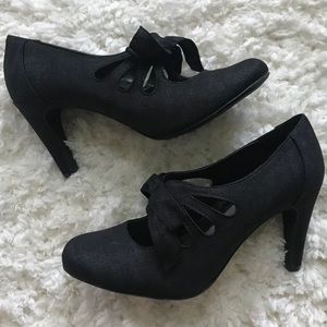 3/$15🌼 Ann Marino Black Bow tie Heels 7